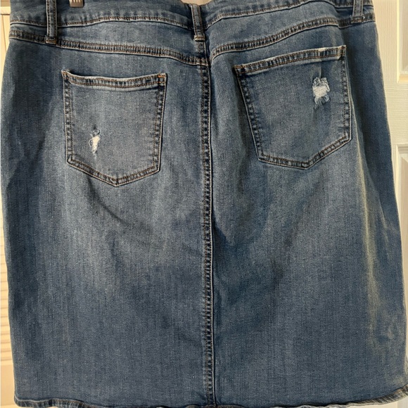 DENIM LADIES BLUE JEAN SKIRT. - Picture 5 of 5
